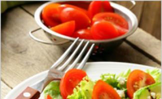 Как вкусно приготовить тушеный кабачок с помидорами: рецепт диетического блюда и овощей в сметанном соусе Тушеные кабачки с помидорами фоторецепт в сковороде